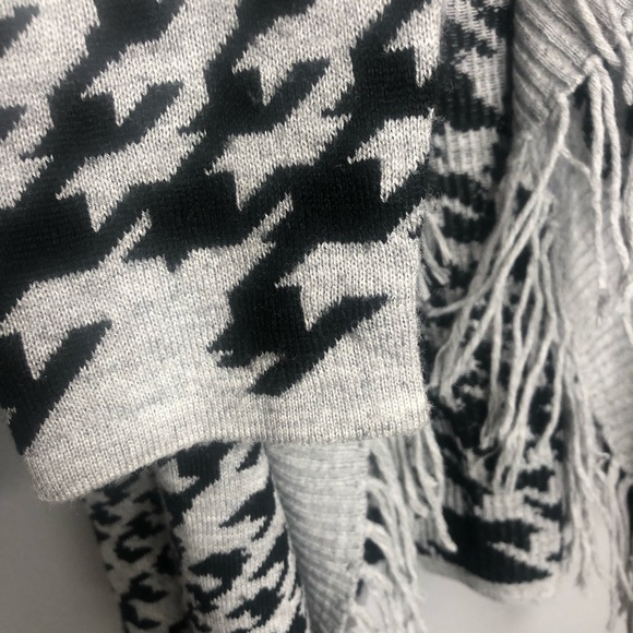 Allie & Rob Drape Houndstooth Cardigan Sweater - Picture 6 of 13